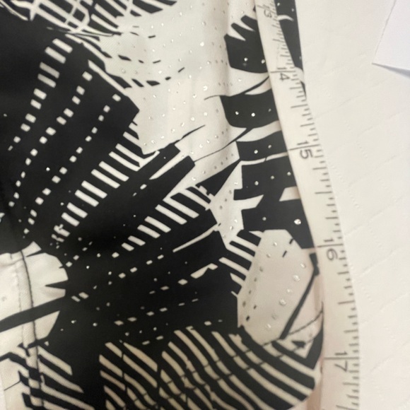 Miraclesuit Size 10 Tankini Top in Black & White. Bottoms in Size 12 solid Black - Picture 7 of 15